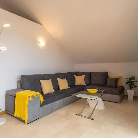 Santa Luzia View 2br Pool, Ac & Parking *