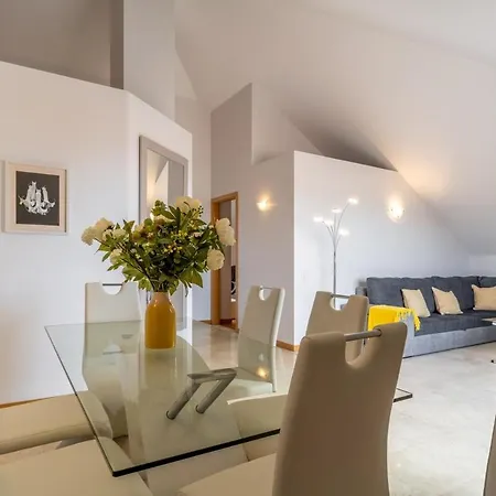 Santa Luzia View 2br Pool, Ac & Parking Funchal (Madeira)